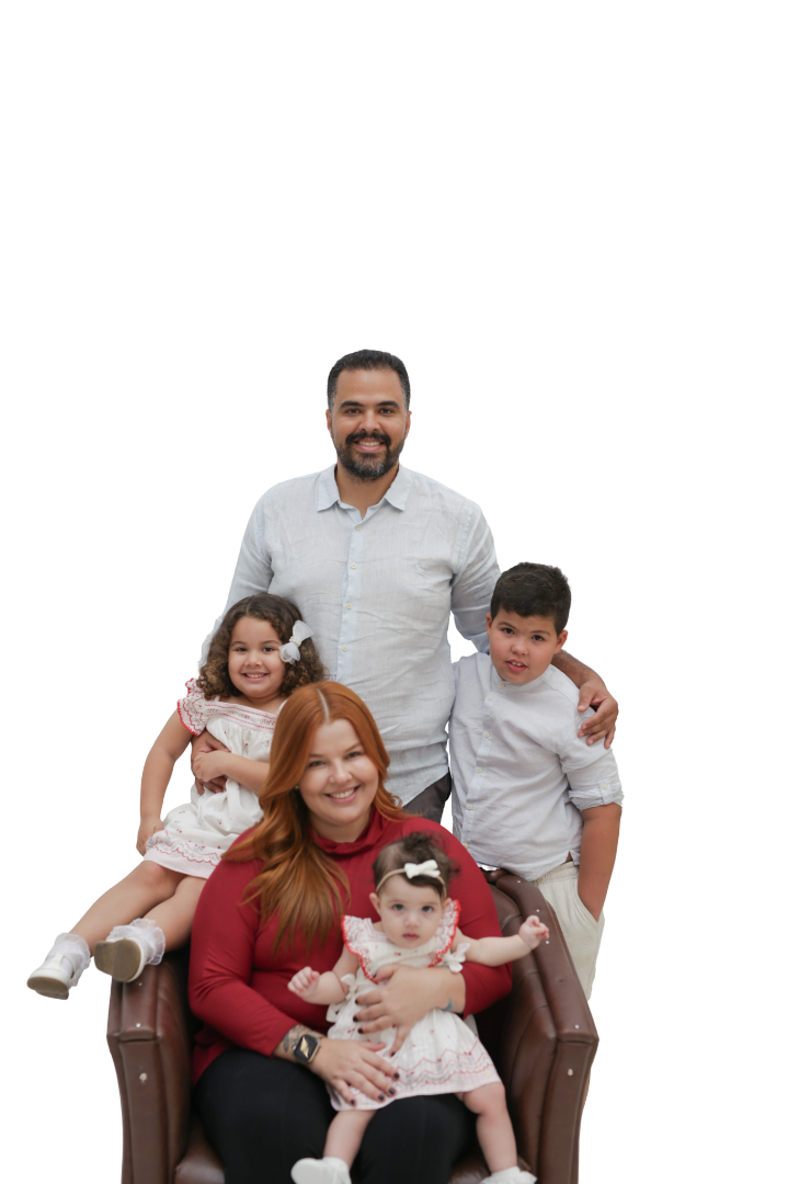 Rodrigo Volponi com a esposa Luciana e os três filhos